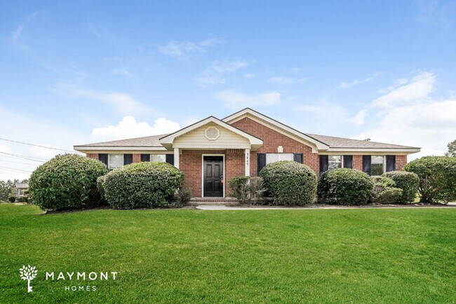 Primary Photo - Cozy Three Bedroom