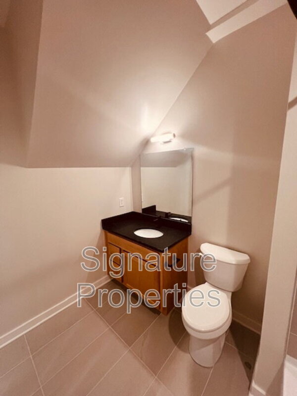 Building Photo - 712 High St