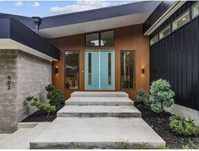 Building Photo - 903 Oak St