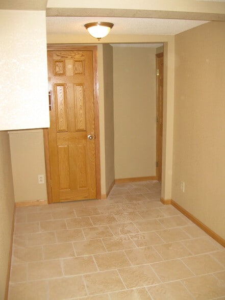 Building Photo - 2701 Delaware St SE