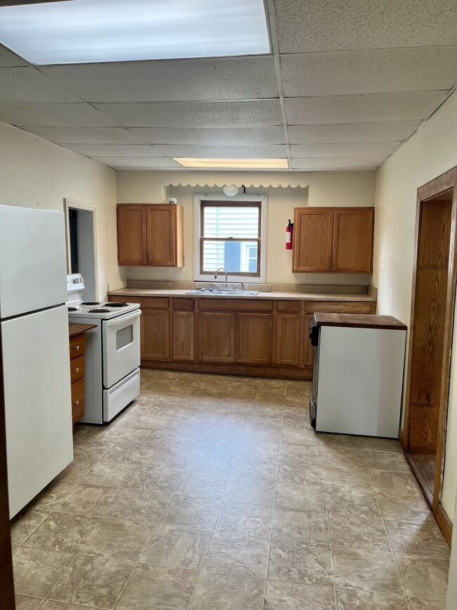 Building Photo - 411 Massillon St