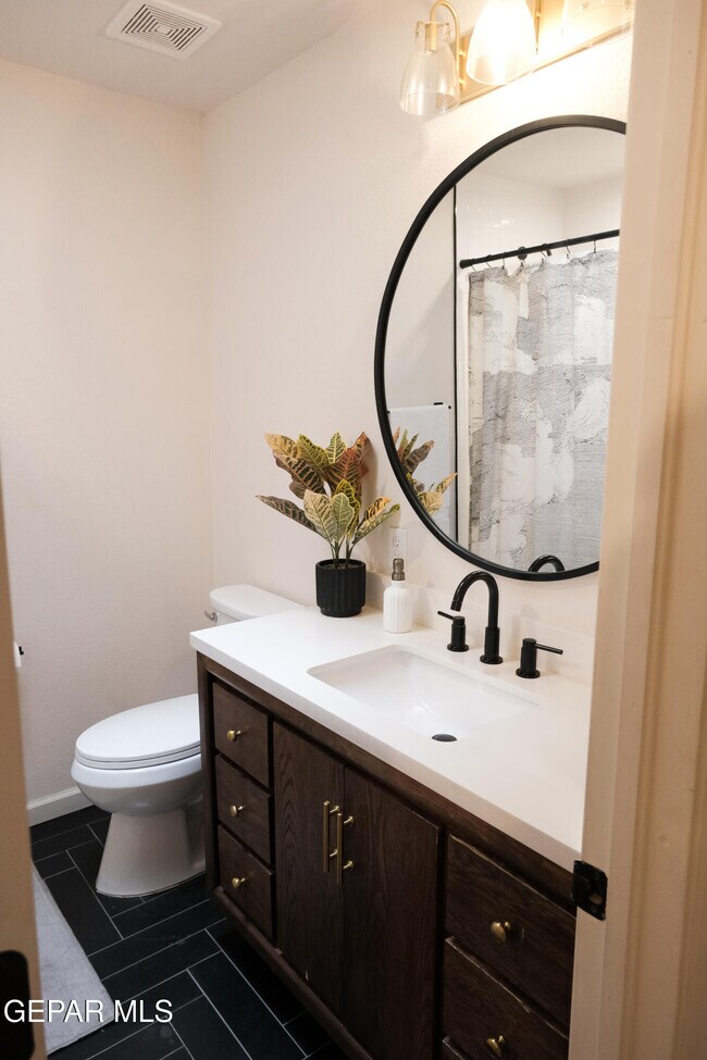 Building Photo - 9001 Lait Dr