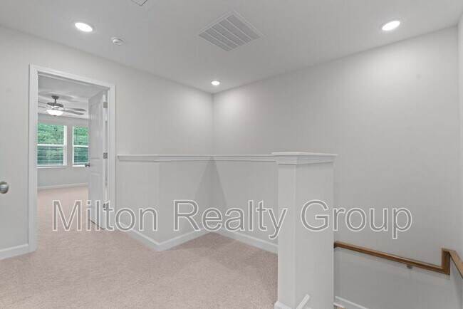 Building Photo - 71 Village Edge Dr