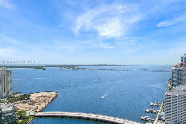 Building Photo - 495 Brickell Ave