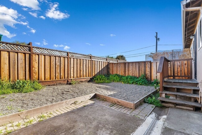 Building Photo - Coastal Comfort in Pleasure Point – Modern 2 Bedroom, 1 Bath