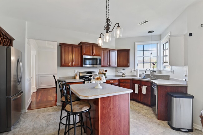 Building Photo - 20 E Darby Cir