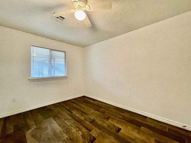 Building Photo - 319 E Edwards St