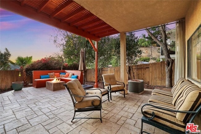 Building Photo - 728 Montecito Dr