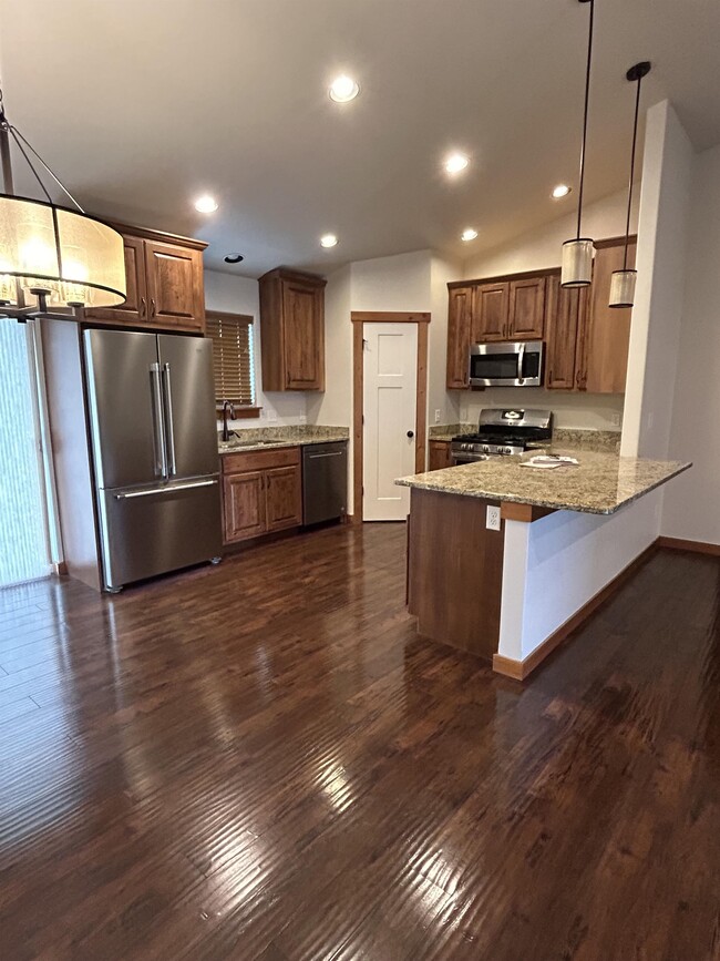 Building Photo - 546 Talon Way