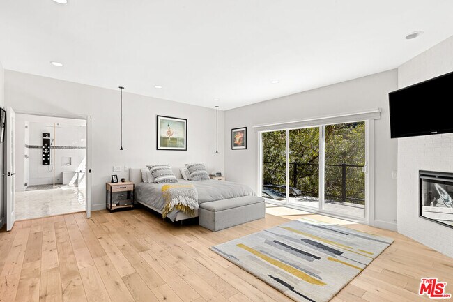 Building Photo - 3866 Alta Mesa Dr