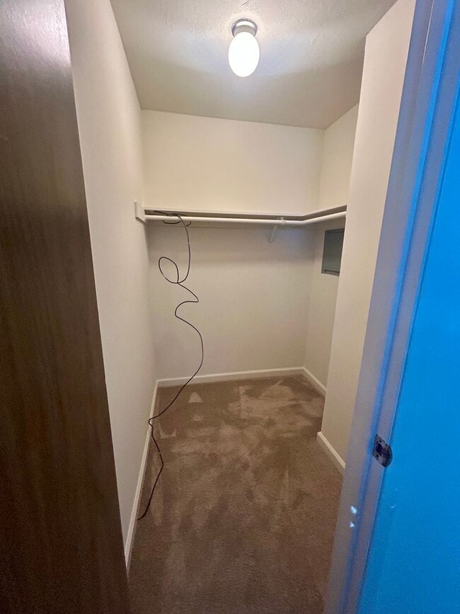 Building Photo - Marina Gardens Townhouse!  End unit, excel...