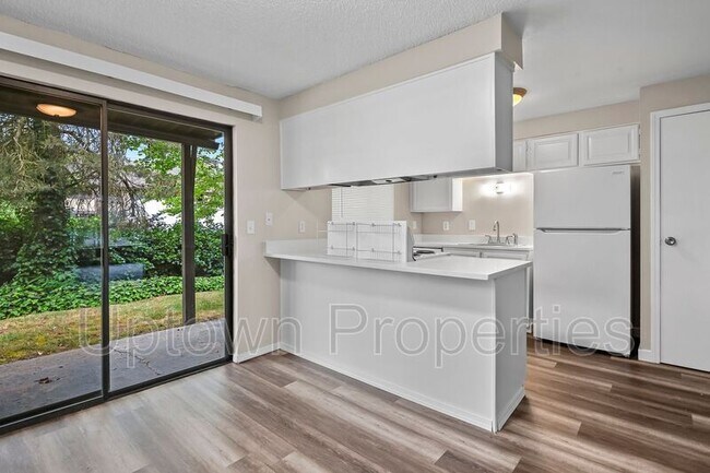 Building Photo - 5660 SW 180th Ave