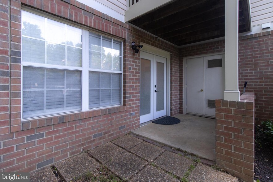 Building Photo - 9720 Lake Pointe Ct