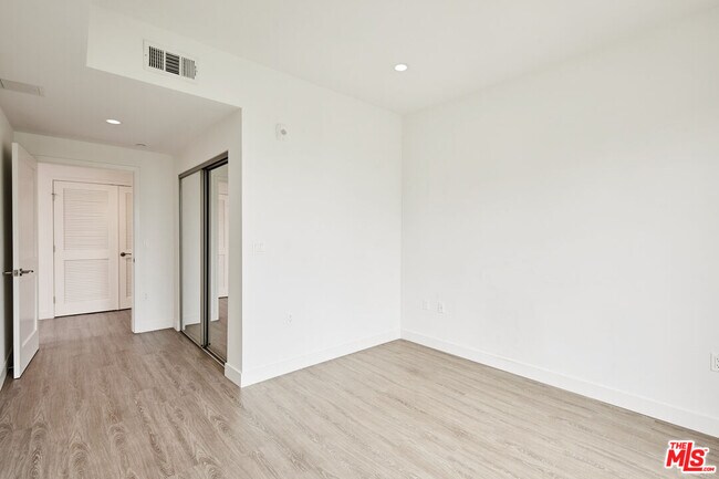 Building Photo - 4114 Vantage Ave