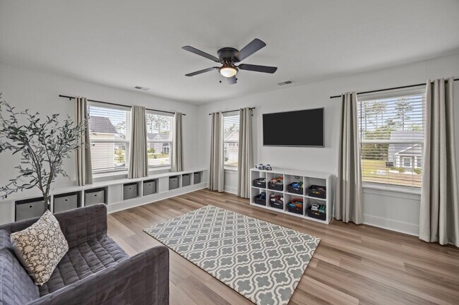 Building Photo - 401 Carrara Dr