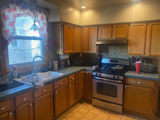 Building Photo - 554 N Long Ave