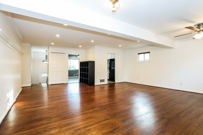 Building Photo - 5003 Stewart Ct