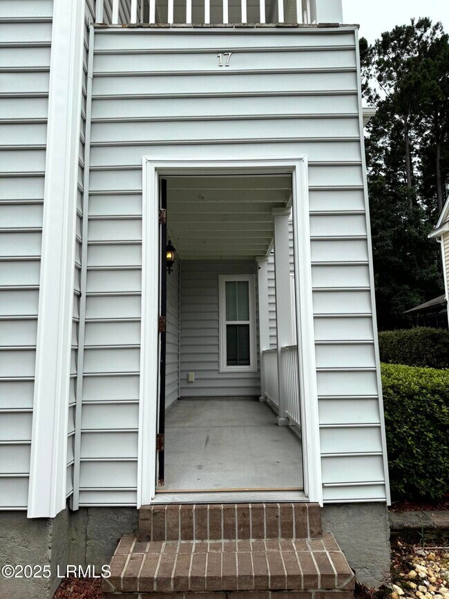 Building Photo - 17 Riversbridge Ct
