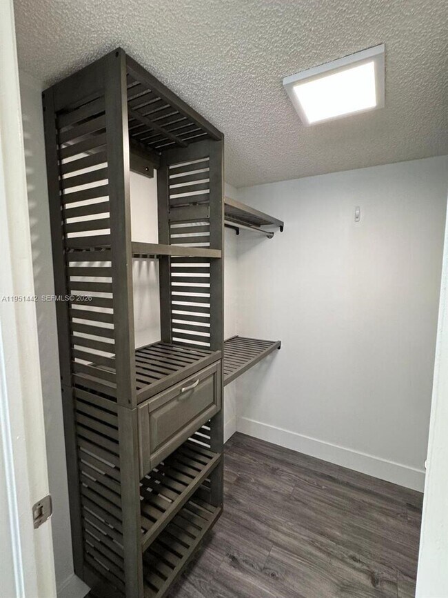 Building Photo - 5917 Vía Vermilya