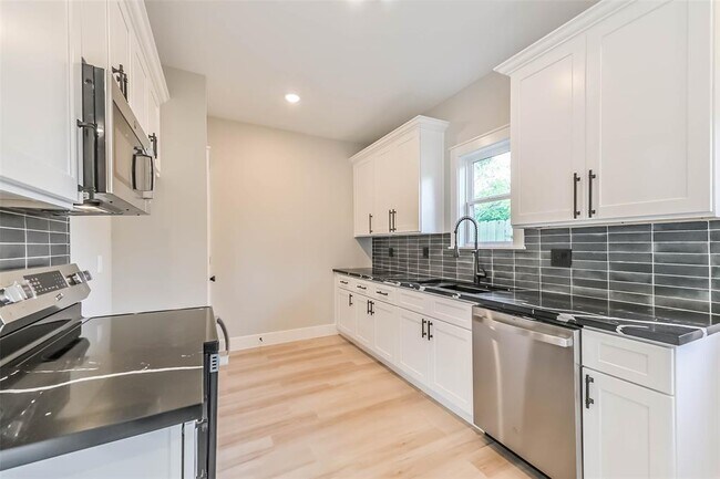 Building Photo - 4721 Mallow St