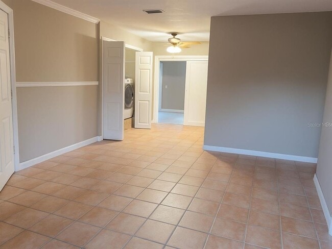 Building Photo - 4409 W Varn Ave