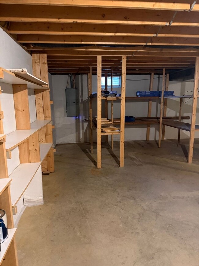 Building Photo - 1560 Buttercup Dr