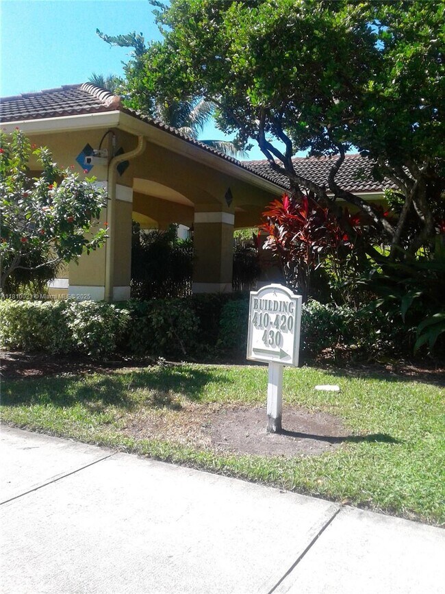 Building Photo - 450 S Park Rd