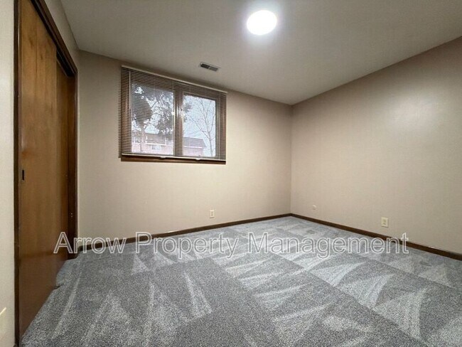 Building Photo - 3831 S 46th St