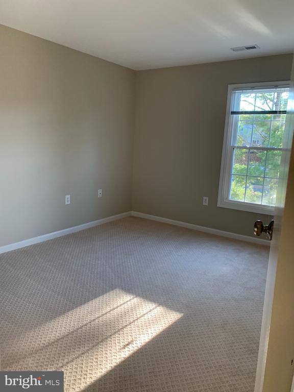 Building Photo - 7575 Belle Grae Dr
