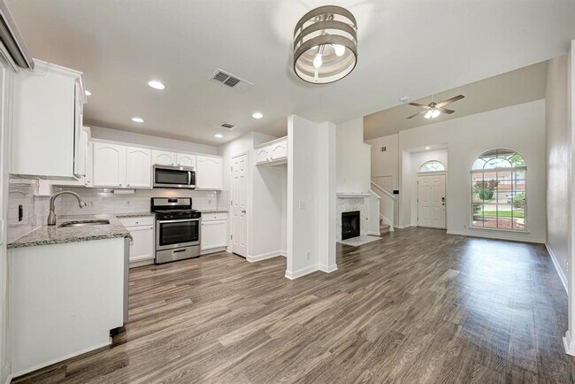 Building Photo - 216 Cassandra Dr