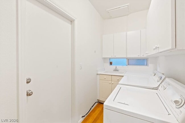Building Photo - 1708 Cordoba Canyon St