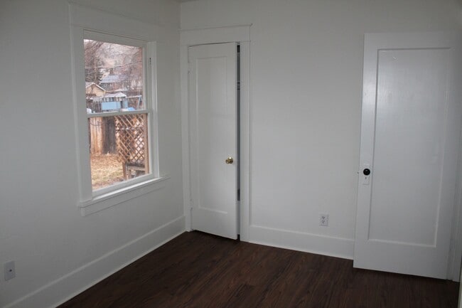 Building Photo - 1835 Melrose St