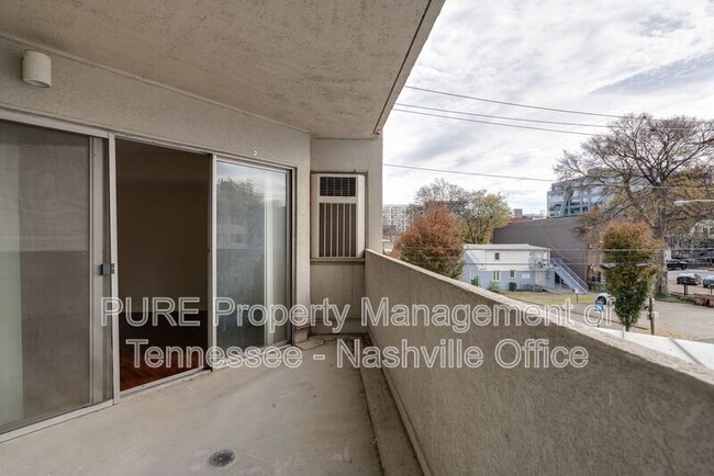 Building Photo - 900 19th Ave S