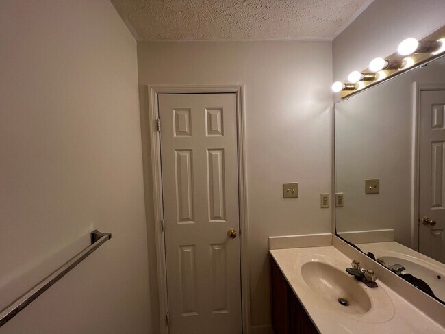 Building Photo - 1036 Ancestry Dr