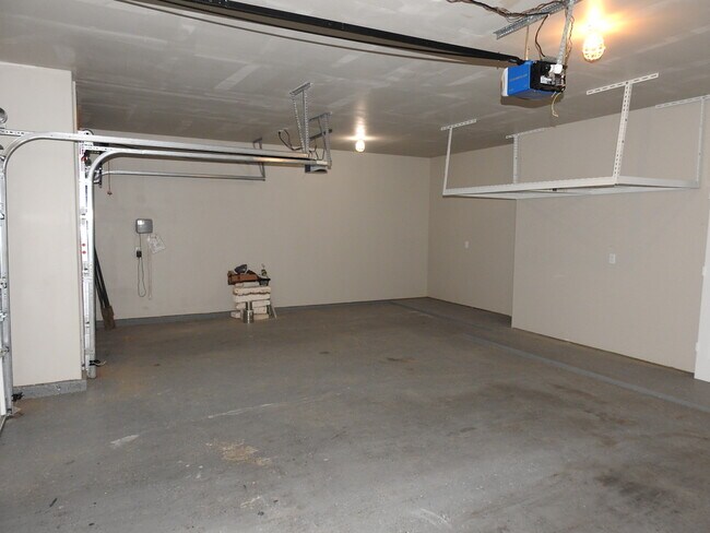 Building Photo - 2532 Bowen St