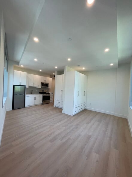 Building Photo - 1127 Harrison Ave