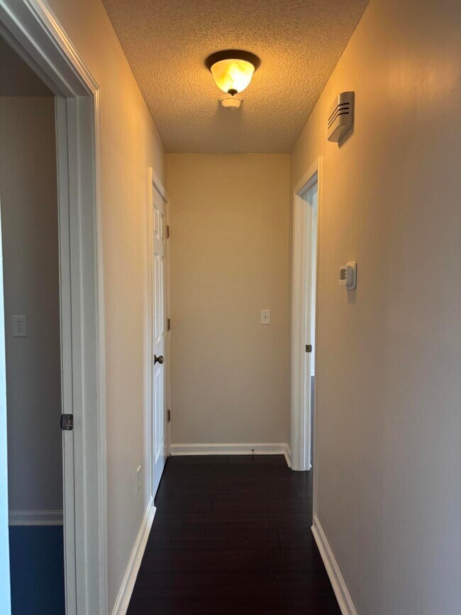 Building Photo - 20 Walden Cir