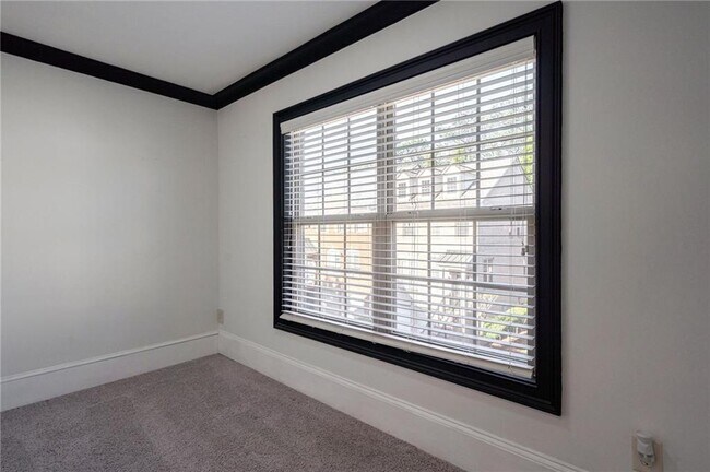 Building Photo - 2767 Durham Dr NE