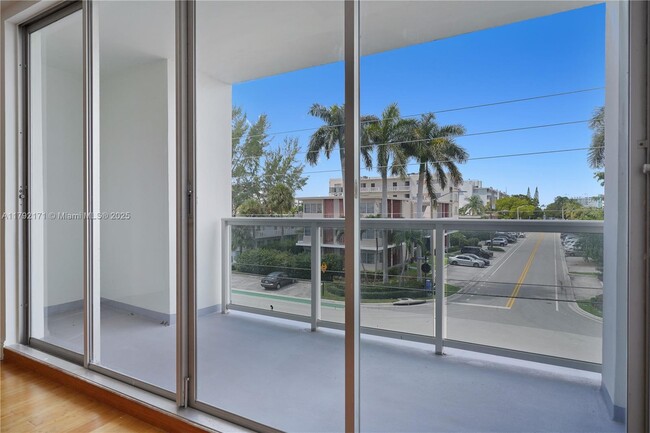 Building Photo - 9381 E Bay Harbor Dr