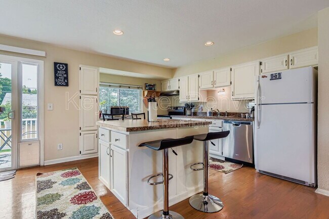 Building Photo - 2796 S Quay Way