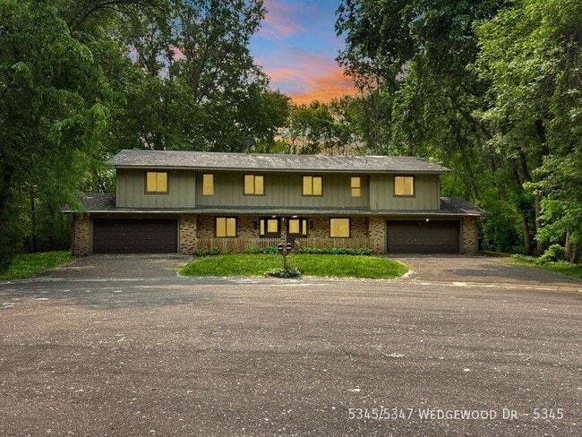 Building Photo - 5345/5347 Wedgewood Dr-5345