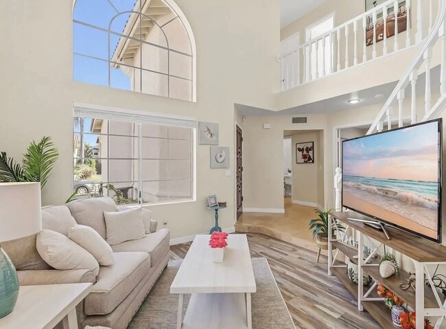 Building Photo - Stunning 4br/3 bath in Quiet Oceanside neighborhood
