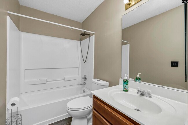 Building Photo - 331 Woodcote Dr