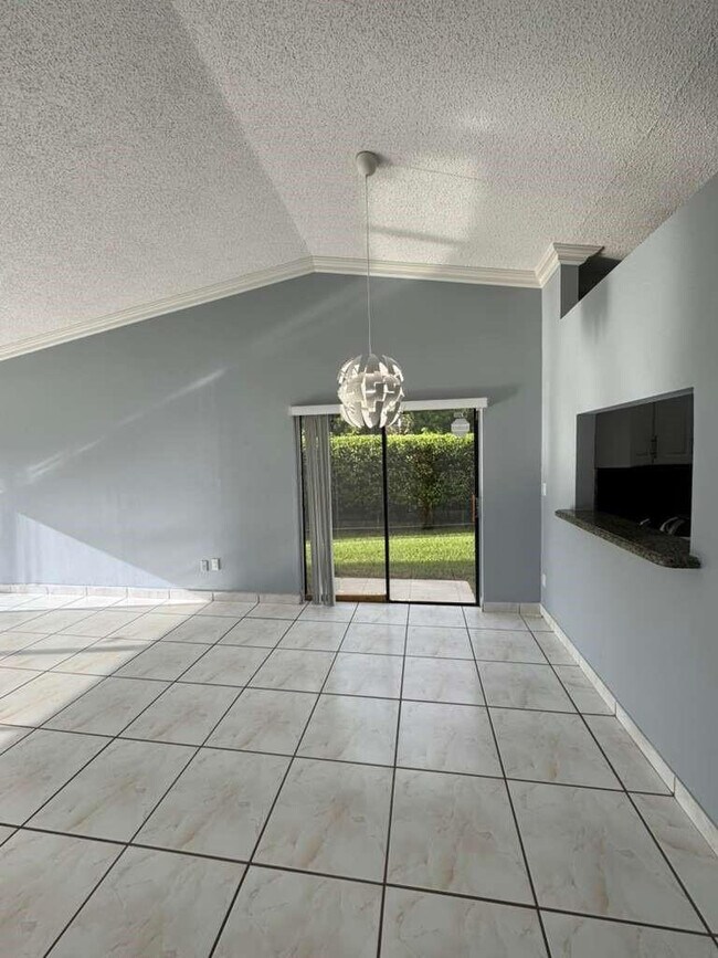 Building Photo - 10324 Boca Bend W