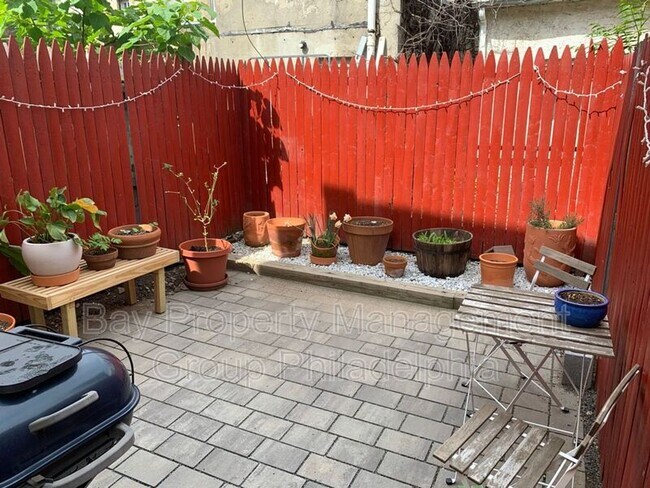 Building Photo - 2018 N Hancock St