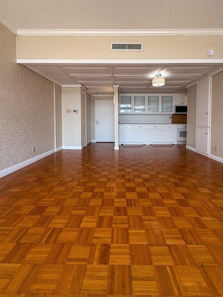 Building Photo - 4600 Ocean Dr