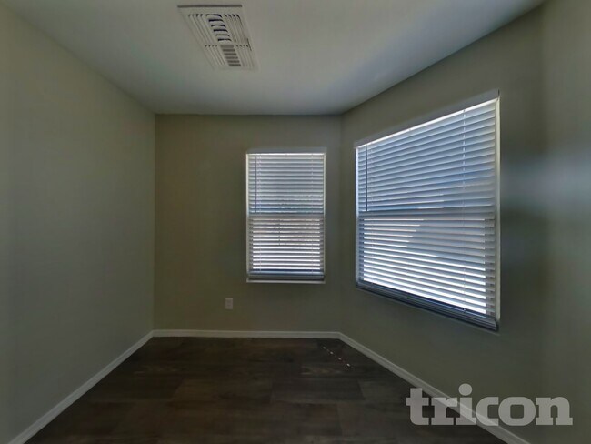 Building Photo - 3326 W St Anne Ave