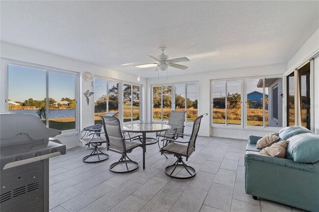 Building Photo - 6460 Blueberry Dr