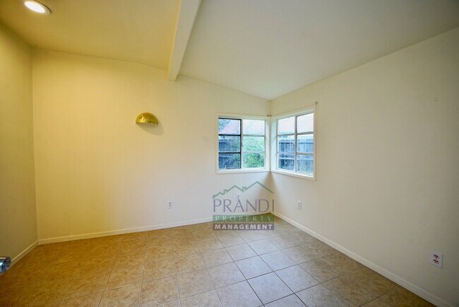 Building Photo - Beautiful Novato home with a bonus room in the backyard!