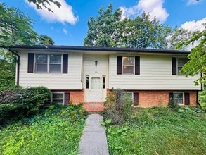 Building Photo - 3 Bedroom 3 Bath House